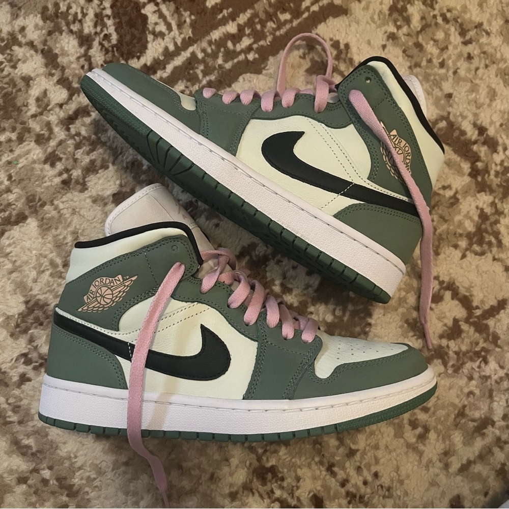 Jordan 1 Mid Dutch Green (W)
